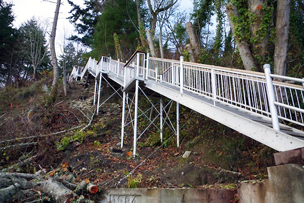 shoreline-design-metal-stairs-008