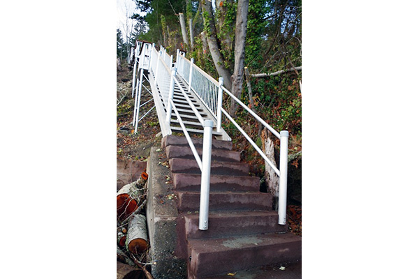 shoreline-design-metal-stairs-009